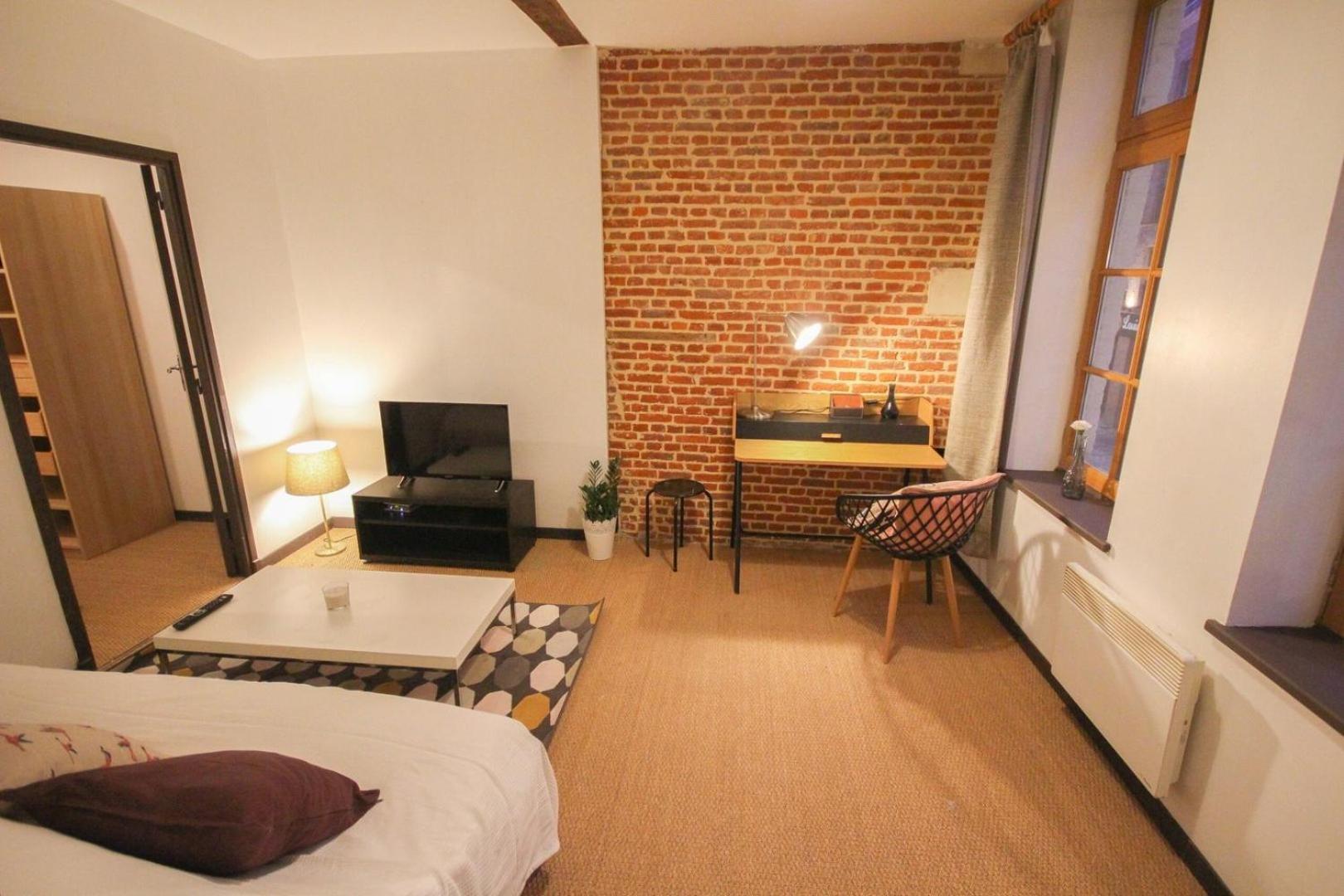 One Bedroom Equipped In Old Лил Екстериор снимка